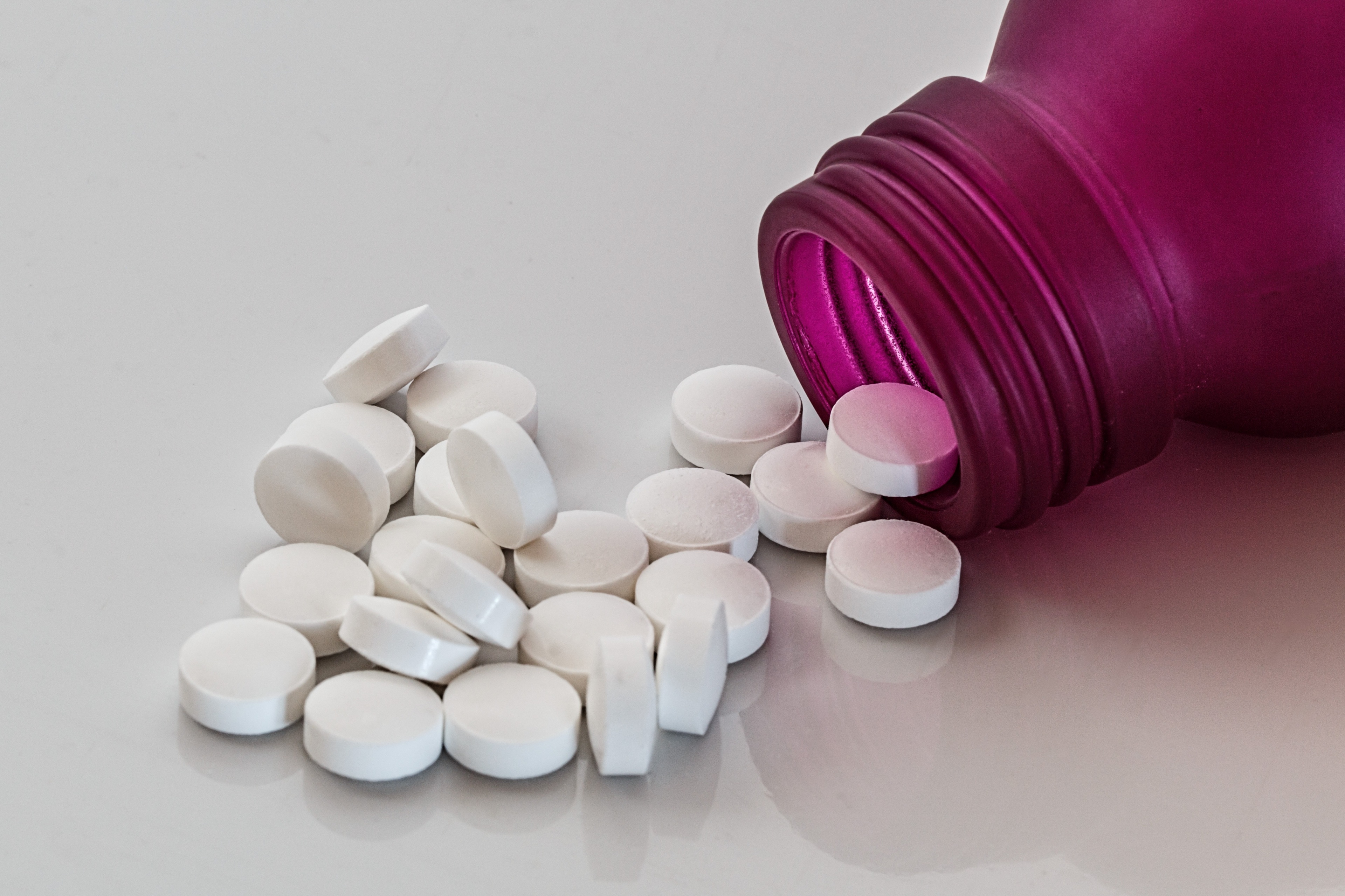 Paano nakakaapekto ang folic acid sa bitamina B12?